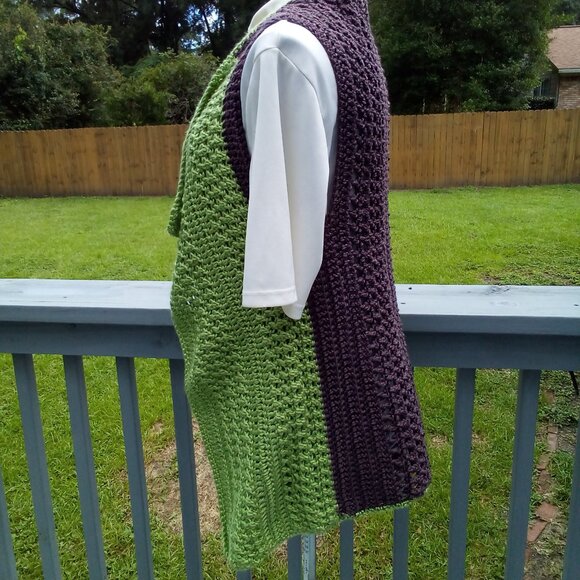 Handed Crafted Rectangle Vest, Color Green and Brown, Size Medium. - Picture 4 of 5